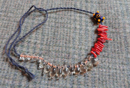 Amphoren- und bikonische Glasperlen, Schichtaugenperle mit Noppen und Korallen, Tschechien/Brno-Horni-Herspice, Ende Früh- Übergang Mittellatenezeit, 4.-3.Jh.v.Chr.
